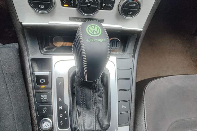 Used Volkswagen Magotan 2015 Travel Edition 2.0 TSI Comfort Version Gear Lever