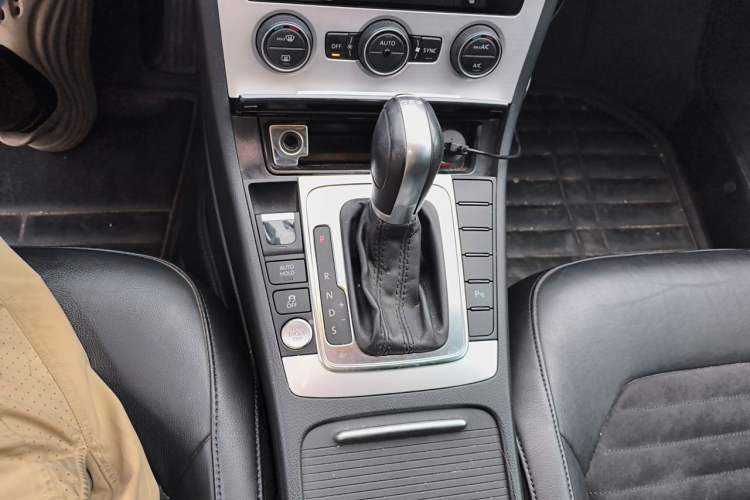 Used Volkswagen Magotan 2015 Revised Version 2.0 TSI Luxury Edition Gear Lever