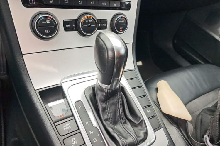 Used Volkswagen Magotan 2015 1.8TSI Luxury Model Gear Lever