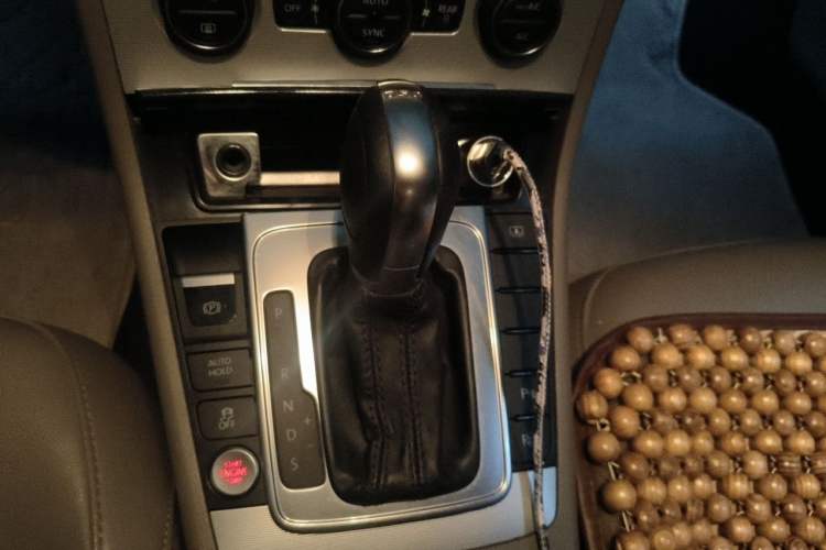 Used Volkswagen Magotan 2015 2.0 TSI Prestige Model Gear Lever