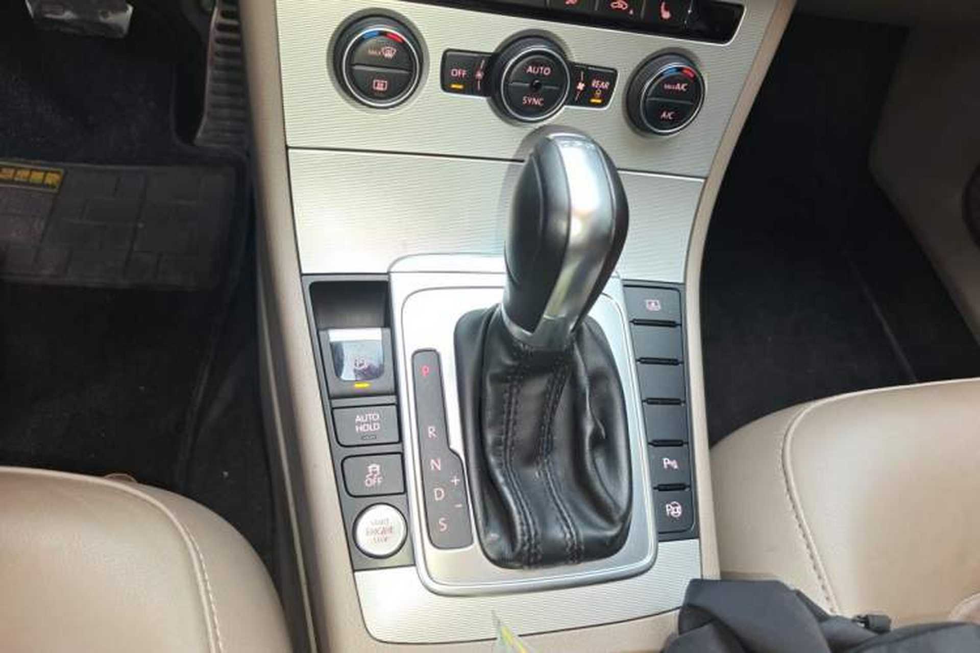 Used Volkswagen Magotan 2015 2.0 TSI Prestige Model Gear Lever
