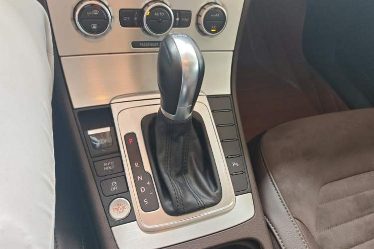 Used Volkswagen Magotan 2015 Travel Edition 2.0 TSI Comfort Version Gear Lever