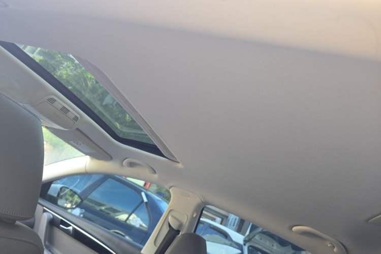 Used Volkswagen Magotan 2015 1.8TSI Luxury Model Headliner