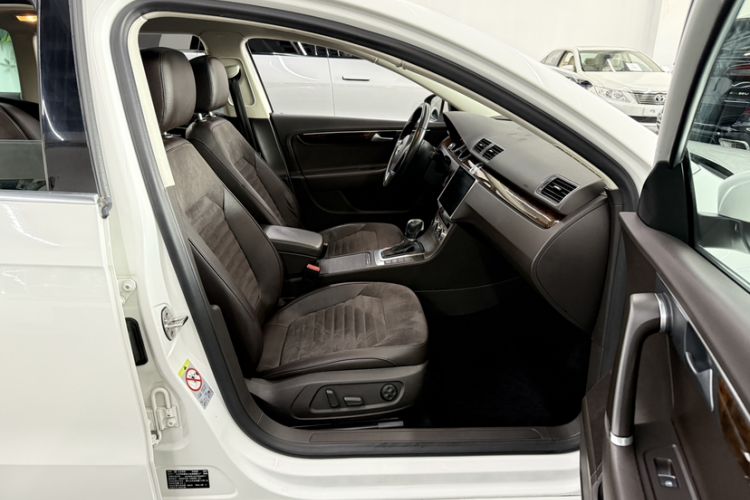 Used Volkswagen Magotan 2015 Travel Edition 2.0 TSI Comfort Version Interior 8