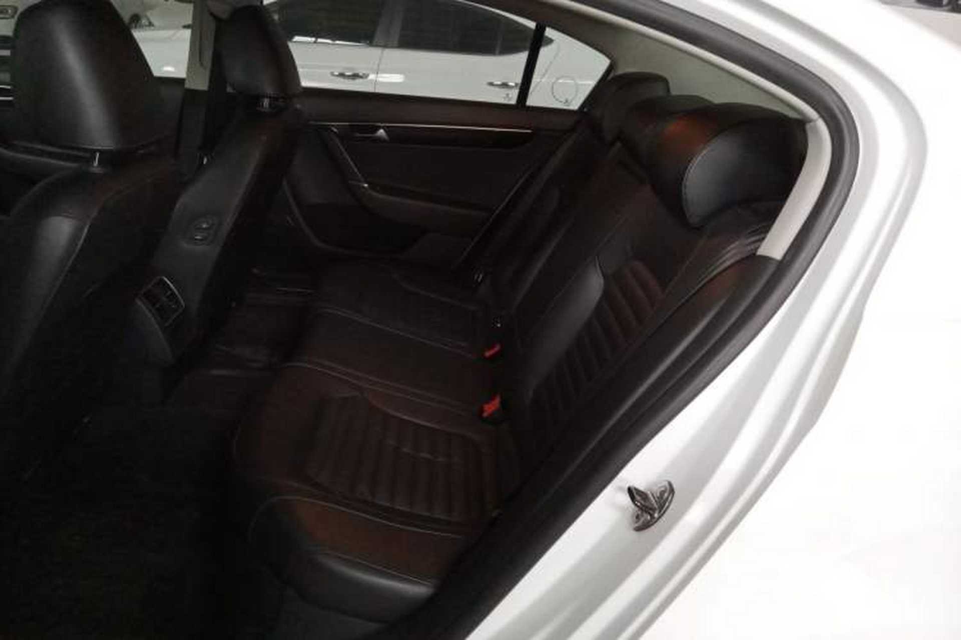 Used Volkswagen Magotan 2015 1.8TSI Luxury Model Left Rear Seat