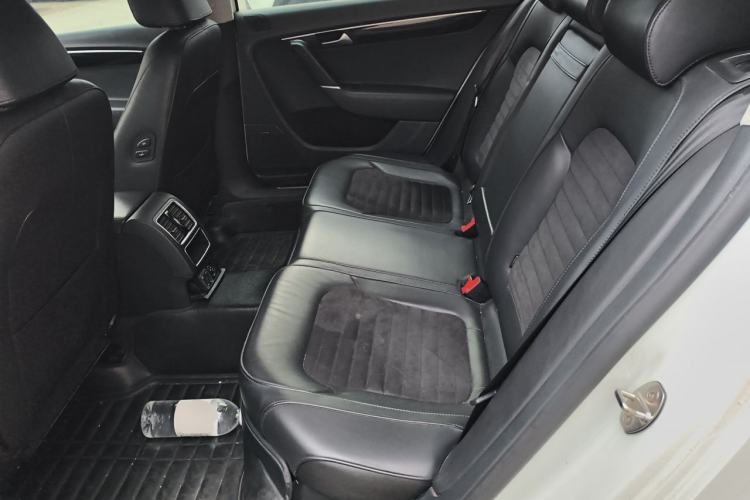 Used Volkswagen Magotan 2015 Revised Version 2.0 TSI Luxury Edition Left Rear Seat