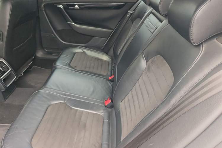 Used Volkswagen Magotan 2015 1.8TSI Luxury Model Left Rear Seat