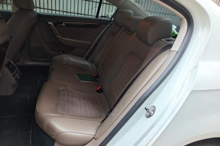 Used Volkswagen Magotan 2015 2.0 TSI Prestige Model Left Rear Seat