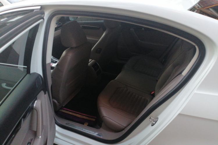 Used Volkswagen Magotan 2015 Facelift 1.8TSI Luxury Model Left Rear Seat