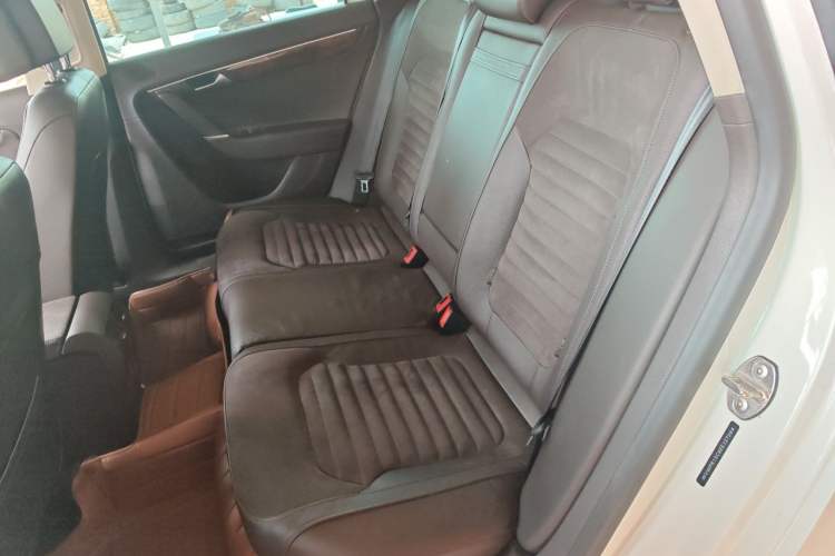 Used Volkswagen Magotan 2015 Travel Edition 2.0 TSI Comfort Version Left Rear Seat