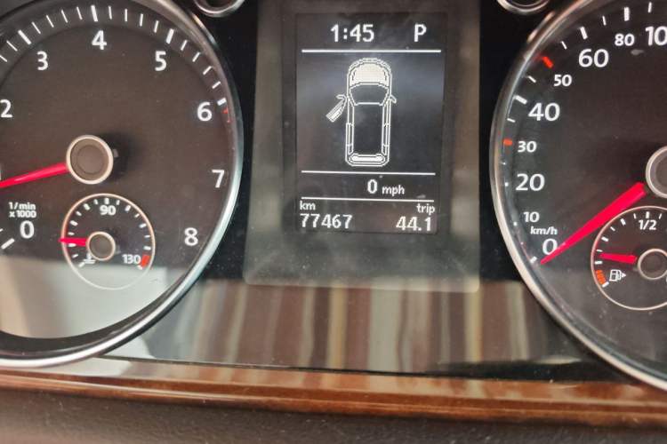 Used Volkswagen Magotan 2015 Travel Edition 2.0 TSI Comfort Version Odometer Close Up