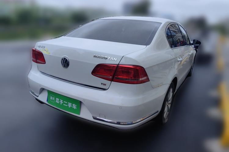 Used Volkswagen Magotan 2015 Facelift 1.8TSI Luxury Model Rear Right 45 Deg