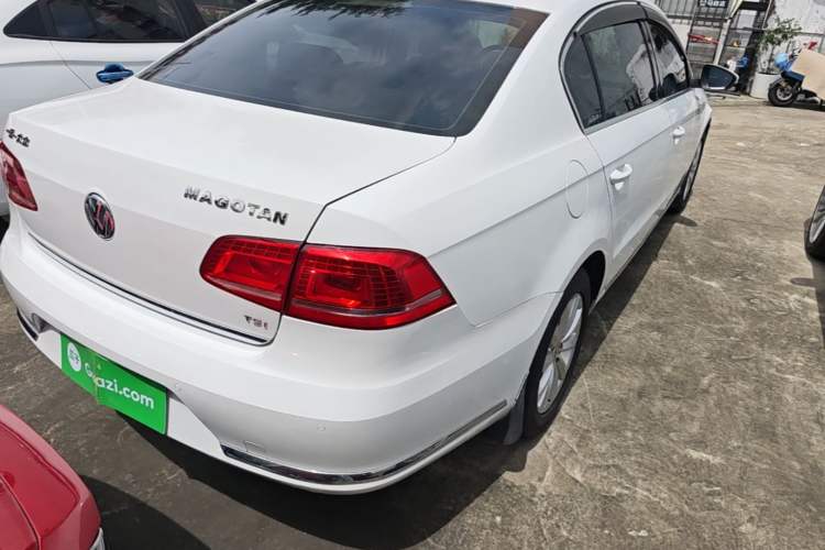 Used Volkswagen Magotan 2015 1.8TSI Luxury Model Rear Right 45 Deg