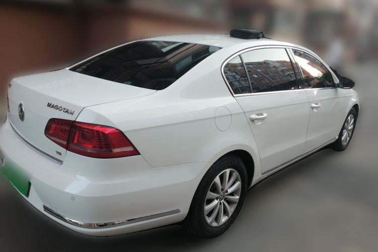 Used Volkswagen Magotan 2015 Facelift 1.8TSI Luxury Model Rear Right 45 Deg