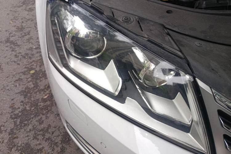Used Volkswagen Magotan 2015 Facelift 1.8TSI Luxury Model Right Front Headlight