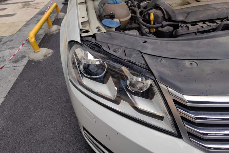 Used Volkswagen Magotan 2015 Facelift 1.8TSI Luxury Model Right Front Headlight