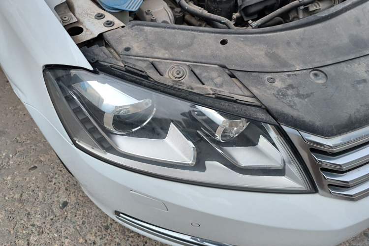 Used Volkswagen Magotan 2015 Revised Version 2.0 TSI Luxury Edition Right Front Headlight