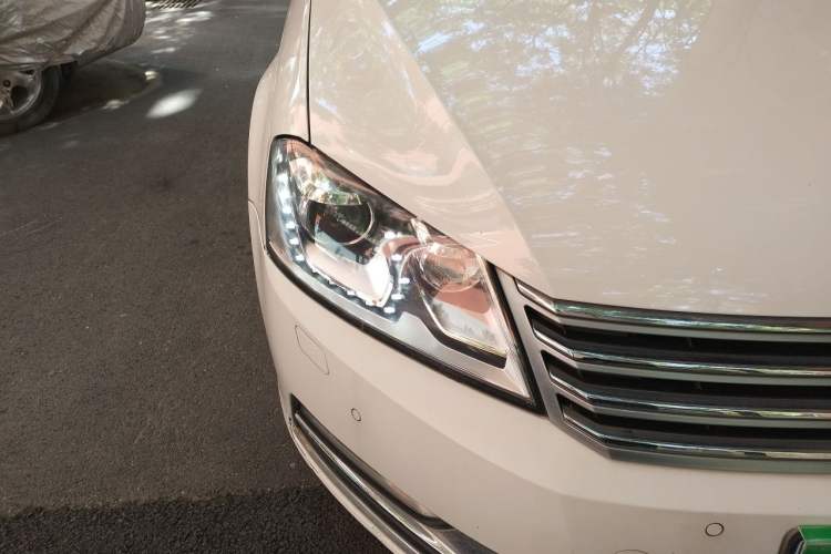 Used Volkswagen Magotan 2015 1.8TSI Luxury Model Right Front Headlight