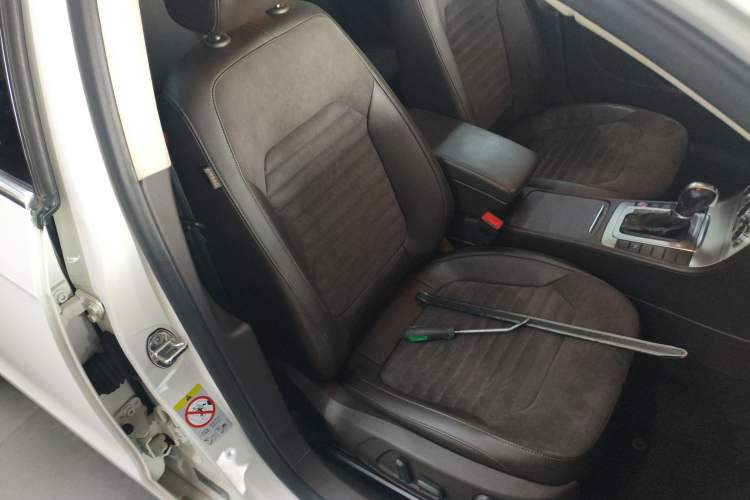 Used Volkswagen Magotan 2015 Travel Edition 2.0 TSI Comfort Version Right Front Seat