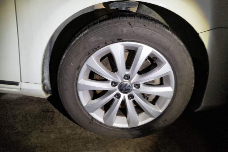 Used Volkswagen Magotan 2015 1.8TSI Advanced Model Right Front Wheel Hub