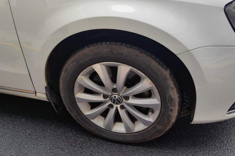 Used Volkswagen Magotan 2015 Facelift 1.8TSI Luxury Model Right Front Wheel Hub