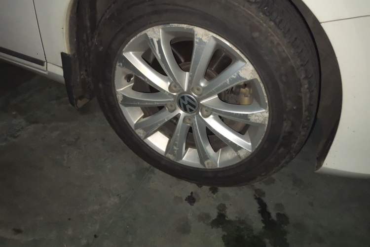 Used Volkswagen Magotan 2015 1.8TSI Luxury Model Right Front Wheel Hub