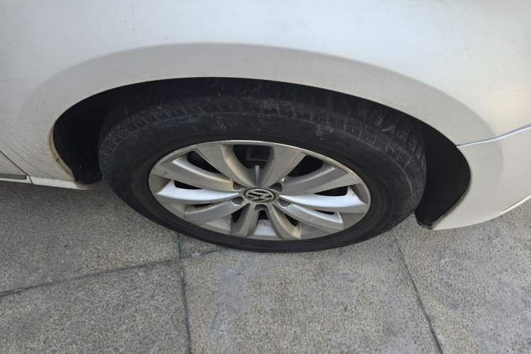 Used Volkswagen Magotan 2015 1.8TSI Luxury Model Right Front Wheel Hub
