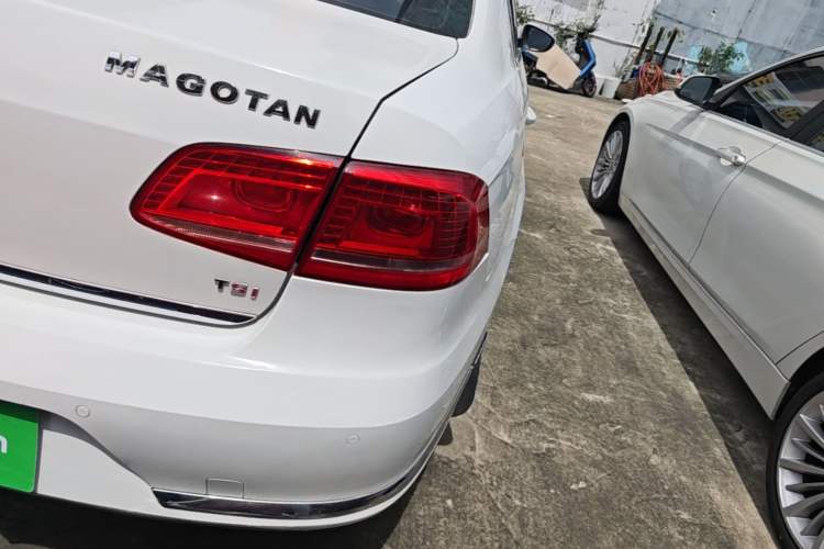 Used Volkswagen Magotan 2015 1.8TSI Luxury Model Right Rear Taillight