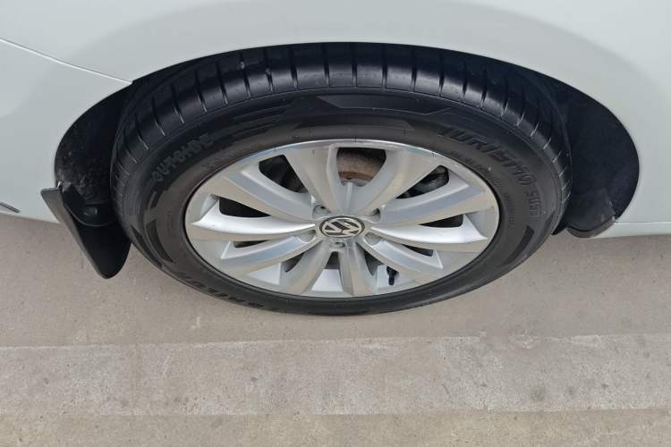 Used Volkswagen Magotan 2015 1.8TSI Advanced Model Right Rear Wheel Hub