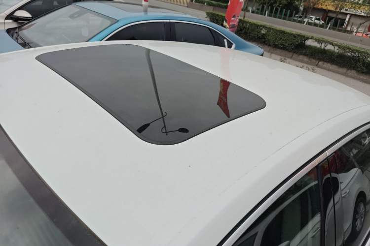 Used Volkswagen Magotan 2015 1.8TSI Advanced Model Roof