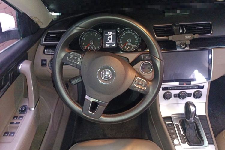 Used Volkswagen Magotan 2015 Facelift 1.8TSI Luxury Model Steering Wheel