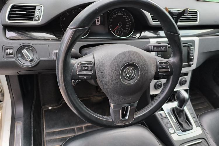Used Volkswagen Magotan 2015 Revised Version 2.0 TSI Luxury Edition Steering Wheel