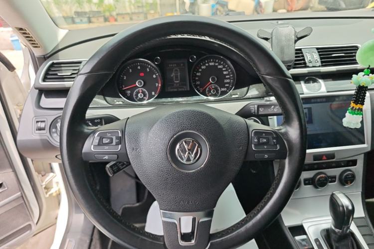 Used Volkswagen Magotan 2015 1.8TSI Luxury Model Steering Wheel