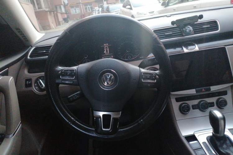 Used Volkswagen Magotan 2015 Facelift 1.8TSI Luxury Model Steering Wheel