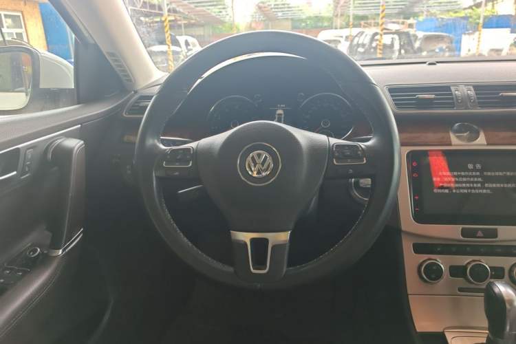 Used Volkswagen Magotan 2015 Travel Edition 2.0 TSI Comfort Version Steering Wheel