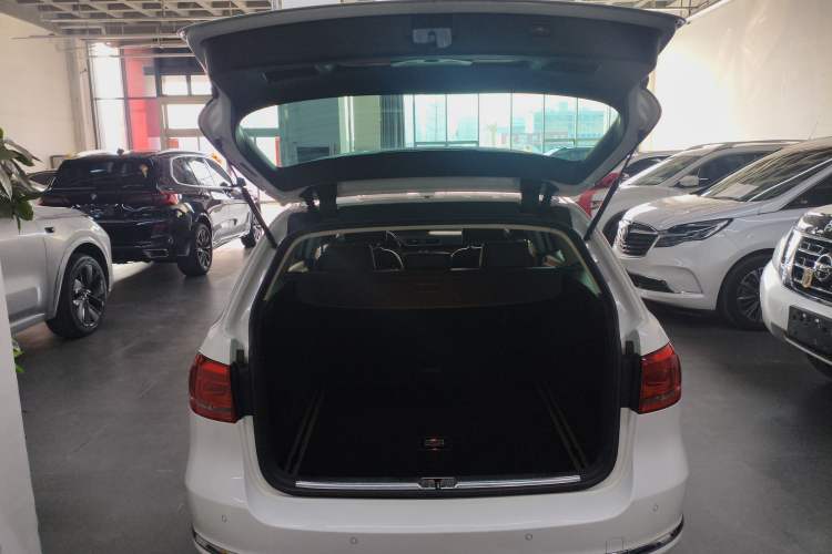 Used Volkswagen Magotan 2015 Travel Edition 2.0 TSI Comfort Version Trunk