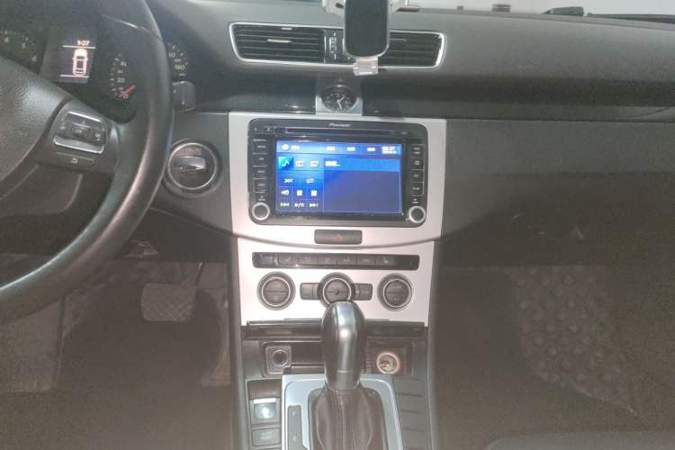 Used Volkswagen Magotan 2015 2.0 TSI Luxury Model Audio And AC Panel