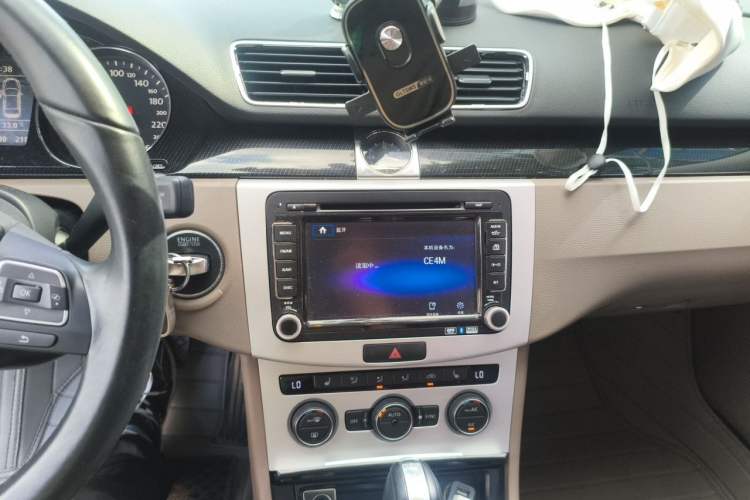 Used Volkswagen Magotan 2015 Facelift 1.8TSI Luxury Model Audio And AC Panel