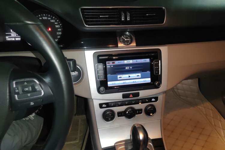 Used Volkswagen Magotan 2015 Facelift 1.8TSI Luxury Model Audio And AC Panel
