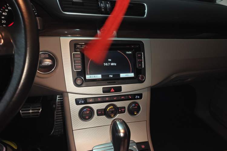 Used Volkswagen Magotan 2015 2.0 TSI Prestige Model Audio And AC Panel