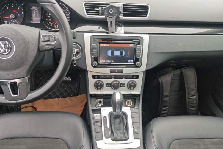 Used Volkswagen Magotan 2015 2.0 TSI Luxury Model Audio And AC Panel