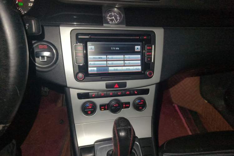 Used Volkswagen Magotan 2015 1.8TSI Luxury Model Audio And AC Panel