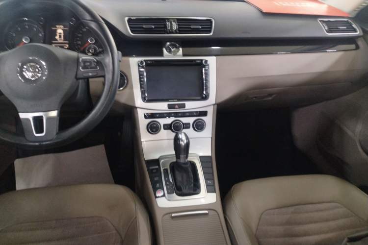 Used Volkswagen Magotan 2015 Facelift 1.8TSI Luxury Model Audio And AC Panel