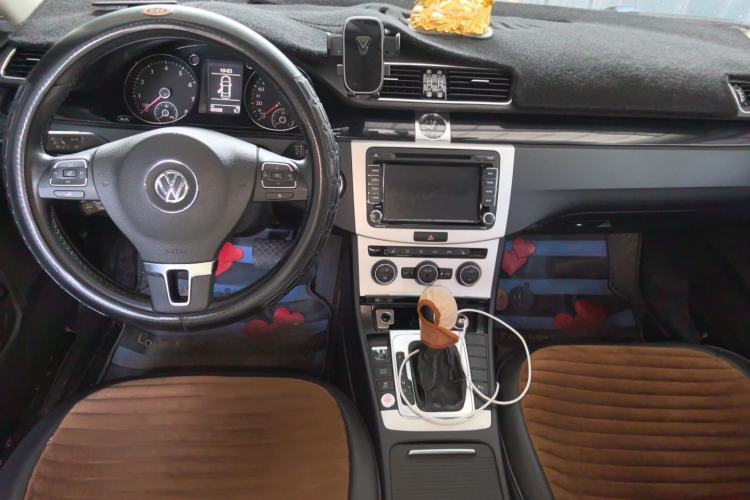 Used Volkswagen Magotan 2015 Facelift 1.8TSI Luxury Model Center Console