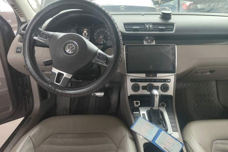 Used Volkswagen Magotan 2015 Facelift 1.8TSI Luxury Model Center Console