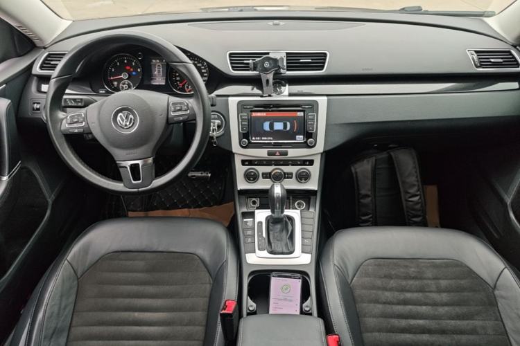 Used Volkswagen Magotan 2015 2.0 TSI Luxury Model Center Console
