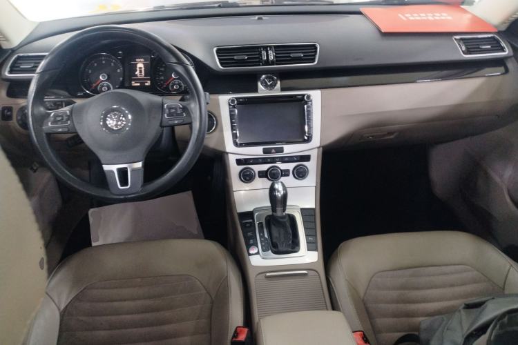 Used Volkswagen Magotan 2015 Facelift 1.8TSI Luxury Model Center Console