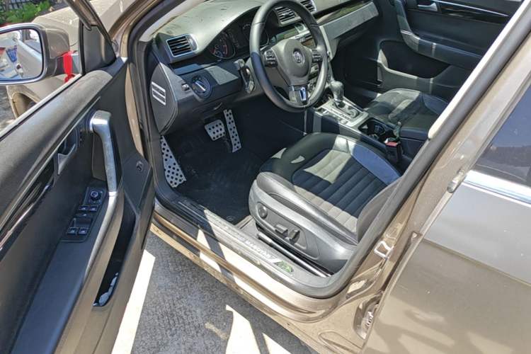 Used Volkswagen Magotan 2015 1.8TSI Luxury Model Driver Seat
