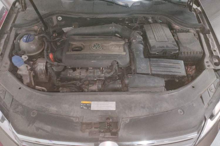 Used Volkswagen Magotan 2015 2.0 TSI Luxury Model Engine Bay