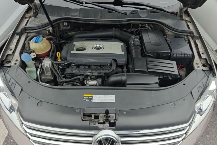 Used Volkswagen Magotan 2015 1.8TSI Advanced Model Engine Bay